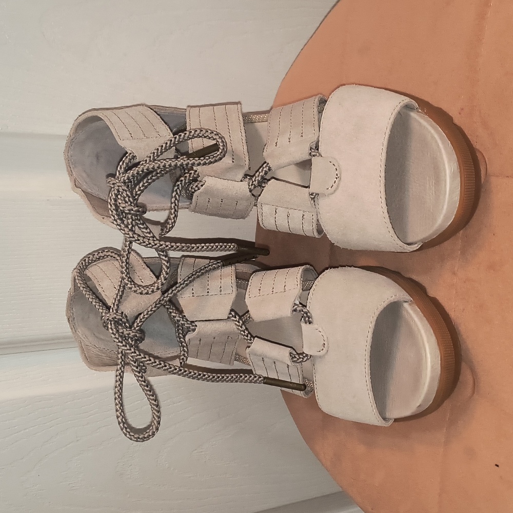 Sorel Joanie II Lace-up Wedge Sandal Soft Taupe Size 8.5 - Picture 2 of 9